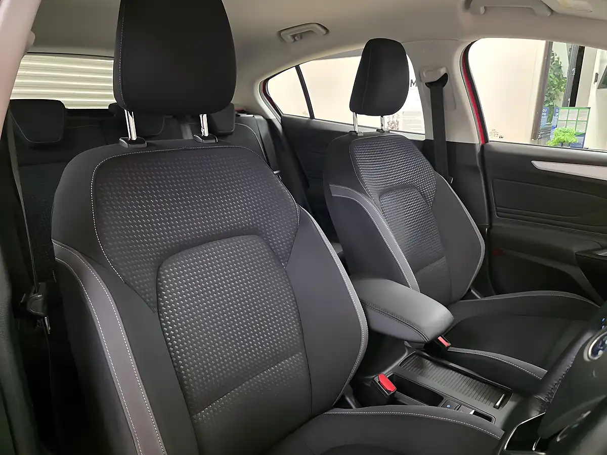 Used 2018 Ford Focus Zetec Red - Interior and Exterior details 16