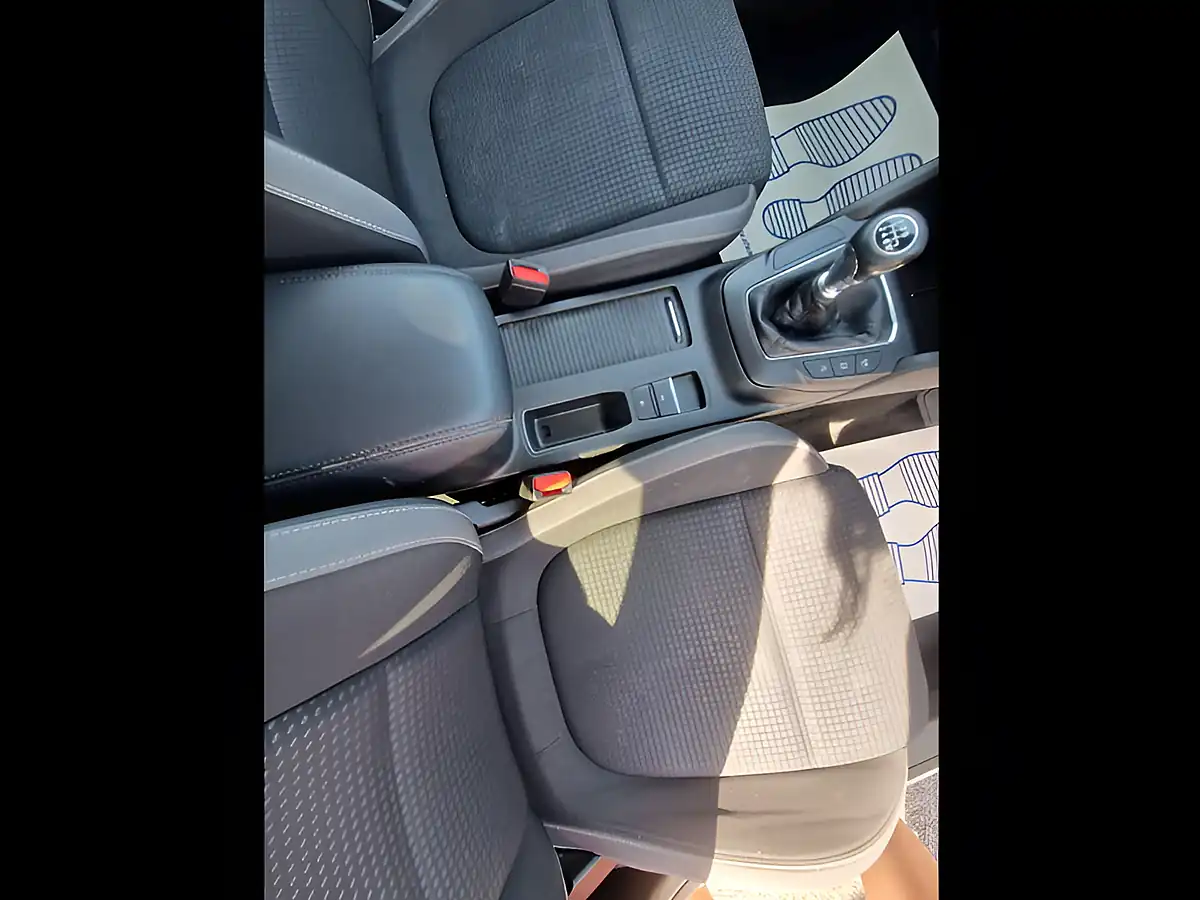 Used 2018 Ford Focus Zetec White - Interior and Exterior details 14