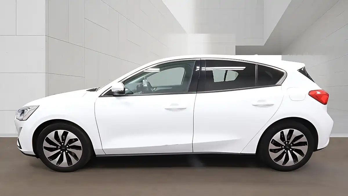 Used 2018 Ford Focus Zetec White - Interior and Exterior details 4