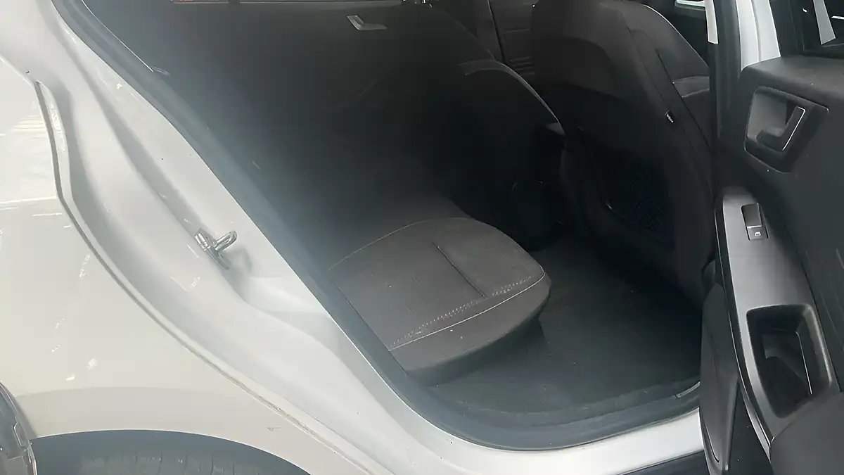 Used 2018 Ford Focus Zetec White - Interior and Exterior details 8