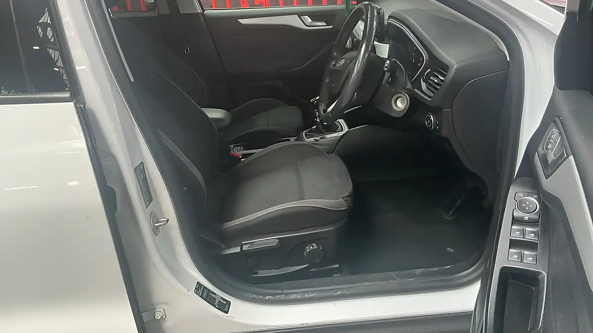 Used 2018 Ford Focus Zetec White - Interior and Exterior details 9