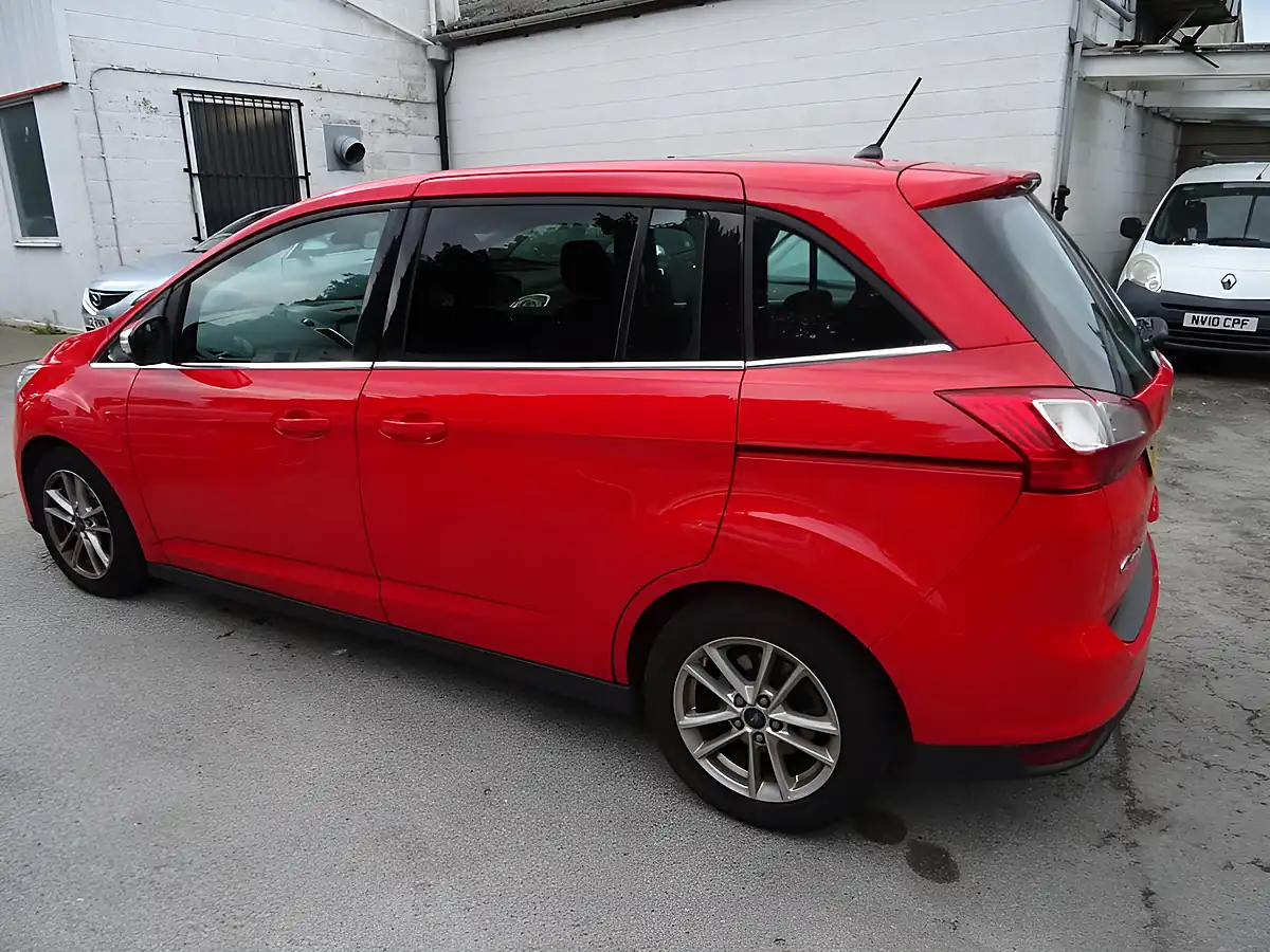 Used 2018 Ford Grand C-Max Zetec Red - Interior and Exterior details 9