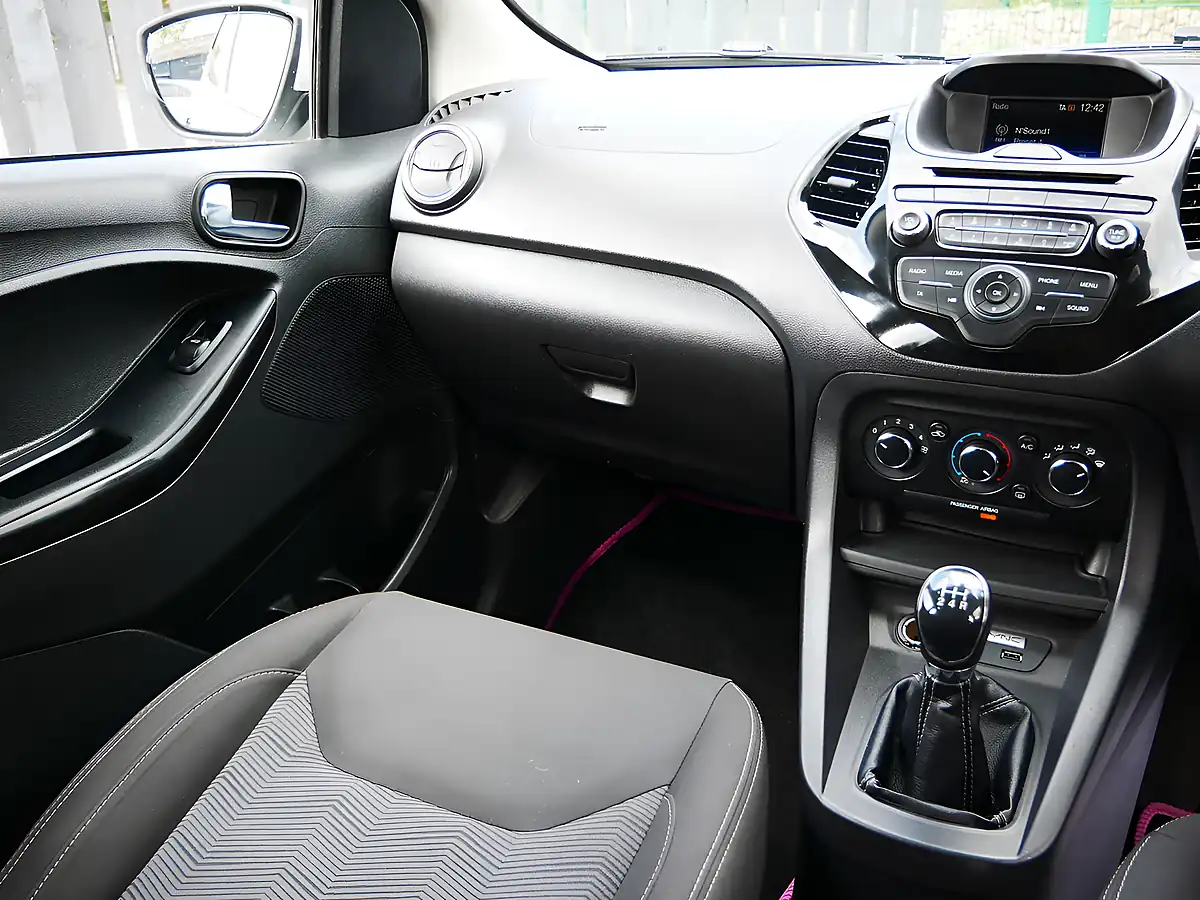Used 2018 Ford Ka+ Zetec Oxford White - Interior and Exterior details 16