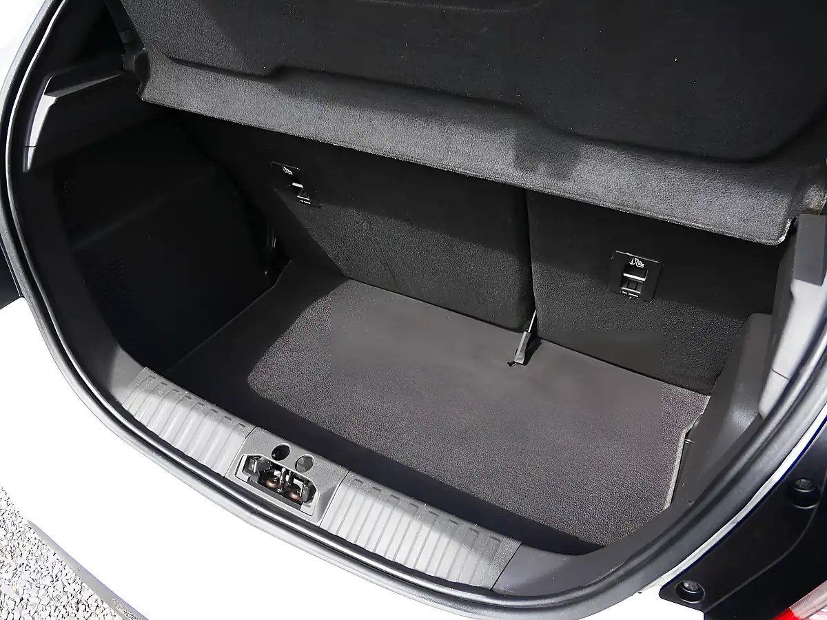Used 2018 Ford Ka+ Zetec Oxford White - Interior and Exterior details 20