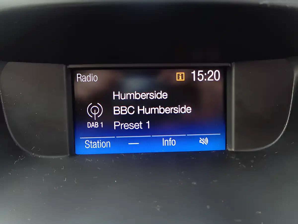 Used 2018 Ford Ka+ Zetec Ruby Red - Interior and Exterior details 9