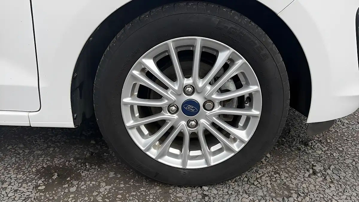 Used 2018 Ford Ka+ Zetec White - Interior and Exterior details 19