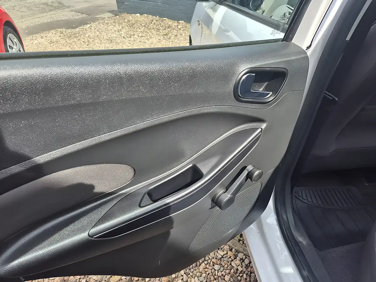 Used 2018 Ford Ka+ Zetec White - Interior and Exterior details 18