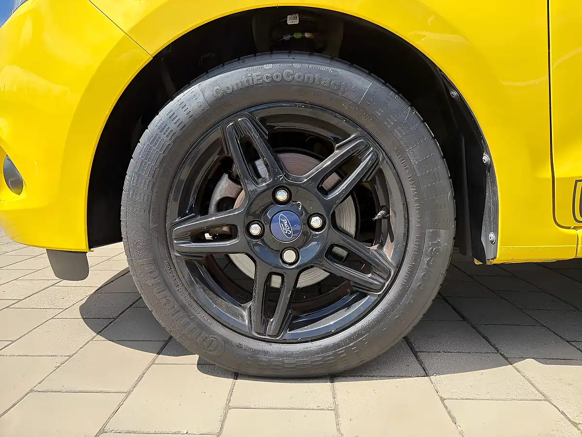Used 2018 Ford Ka+ Zetec Yellow - Interior and Exterior details 7