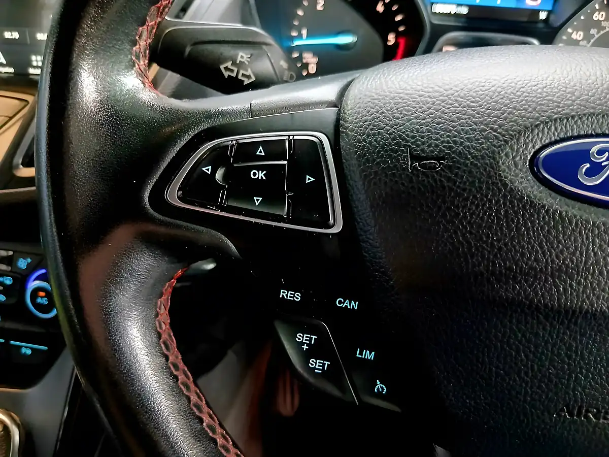 Used 2018 Ford Kuga ST-Line Black - Interior and Exterior details 12