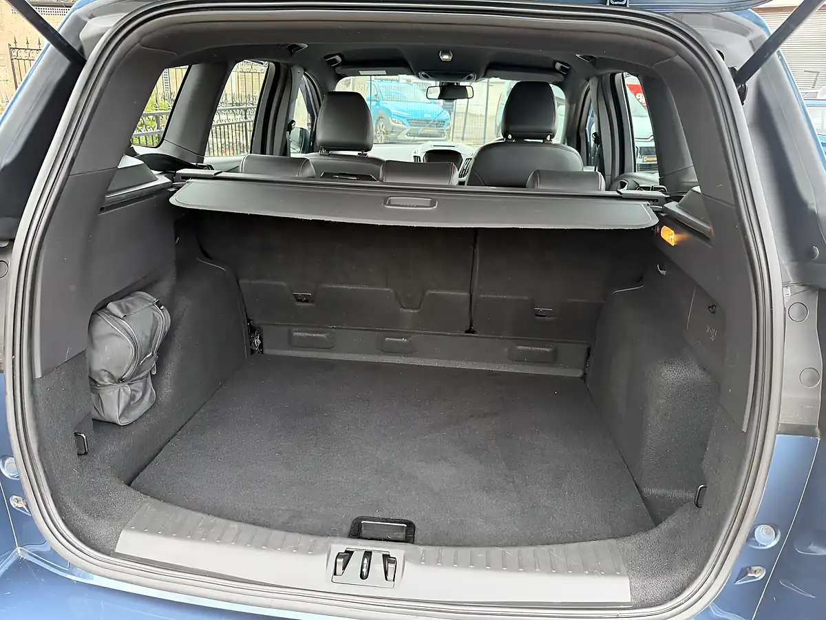 Used 2018 Ford Kuga ST-Line Chrome Blue - Interior and Exterior details 20