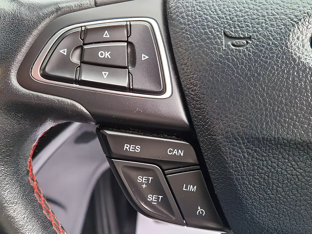 Used 2018 Ford Kuga ST-Line Silver - Interior and Exterior details 19