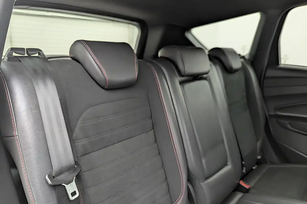 Used 2018 Ford Kuga ST-Line Silver - Interior and Exterior details 16