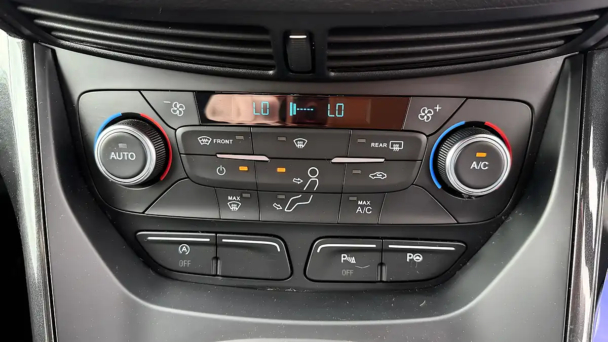 Used 2018 Ford Kuga ST-Line White - Interior and Exterior details 16