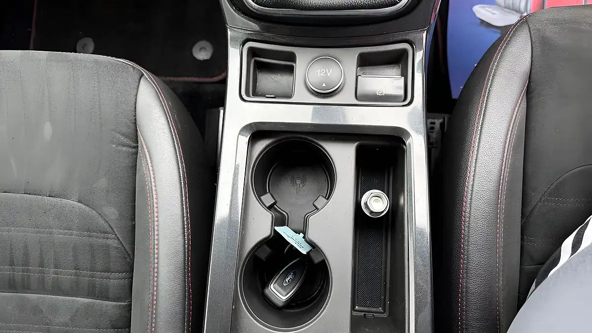 Used 2018 Ford Kuga ST-Line White - Interior and Exterior details 17