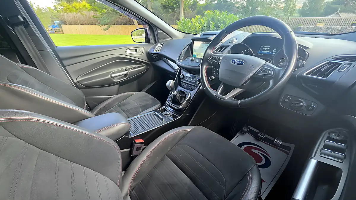 Used 2018 Ford Kuga ST-Line White - Interior and Exterior details 7