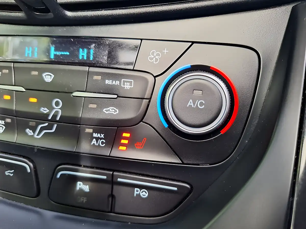 Used 2018 Ford Kuga ST-Line X Blue - Interior and Exterior details 16