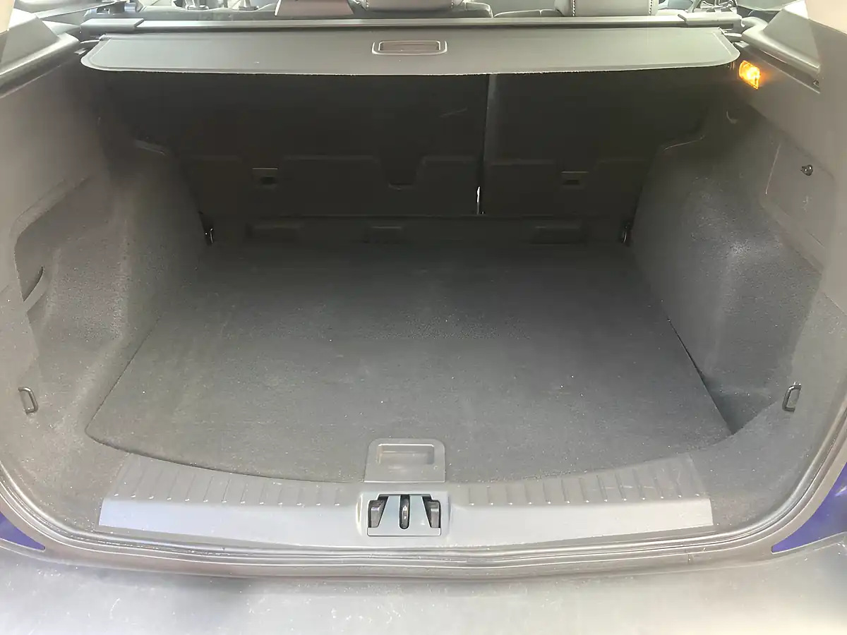 Used 2018 Ford Kuga ST-Line X Blue - Interior and Exterior details 10