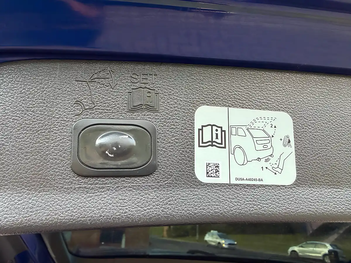 Used 2018 Ford Kuga ST-Line X Blue - Interior and Exterior details 10
