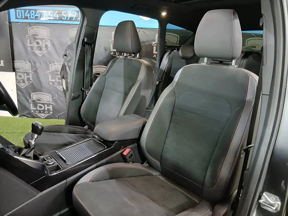 Used 2018 Ford Kuga ST-Line X Grey - Interior and Exterior details 11
