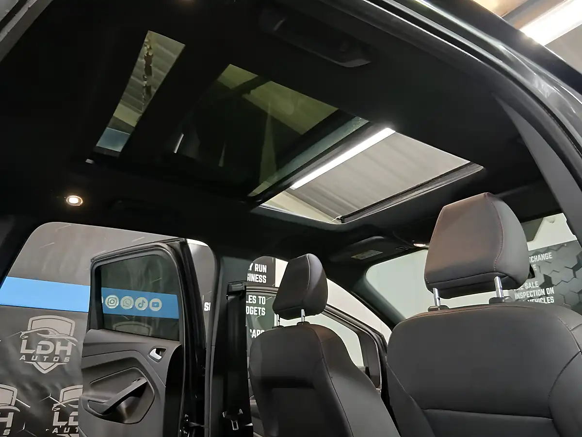 Used 2018 Ford Kuga ST-Line X Grey - Interior and Exterior details 18