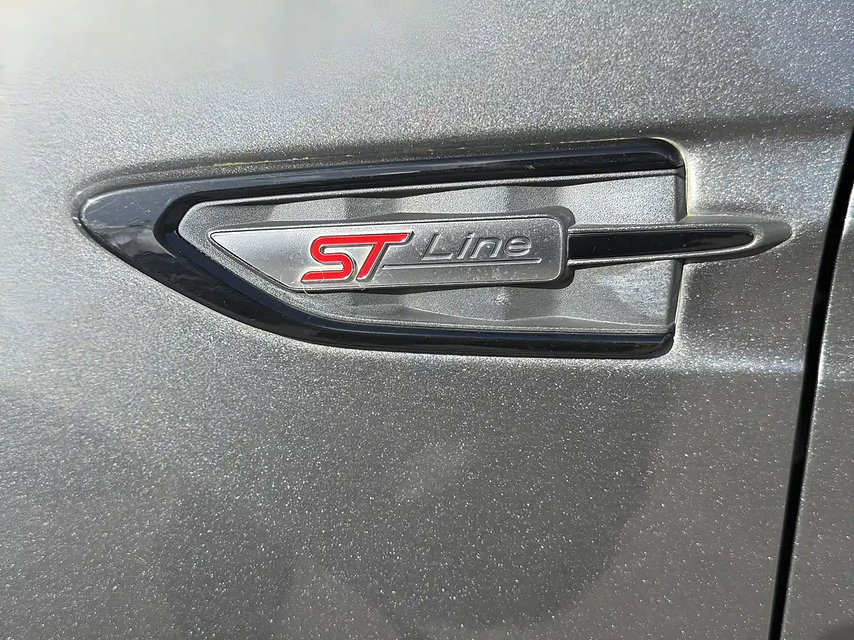 Used 2018 Ford Kuga ST-Line X Grey - Interior and Exterior details 19
