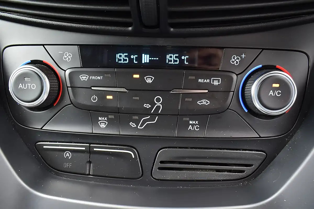 Used 2018 Ford Kuga Titanium Grey - Interior and Exterior details 17