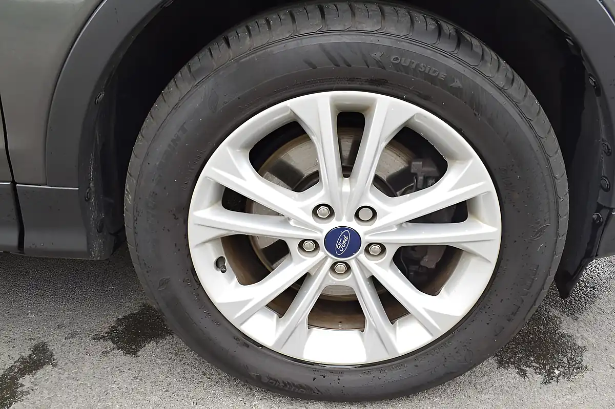 Used 2018 Ford Kuga Titanium Grey - Interior and Exterior details 4