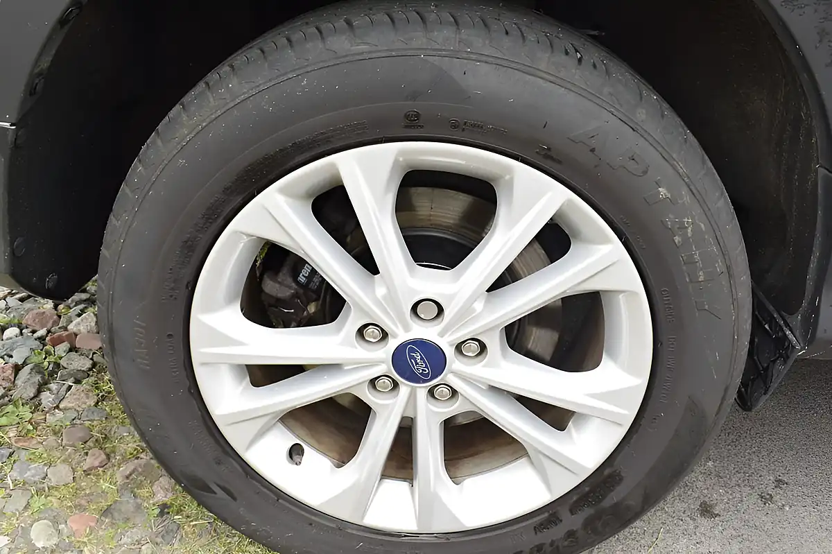 Used 2018 Ford Kuga Titanium Grey - Interior and Exterior details 5