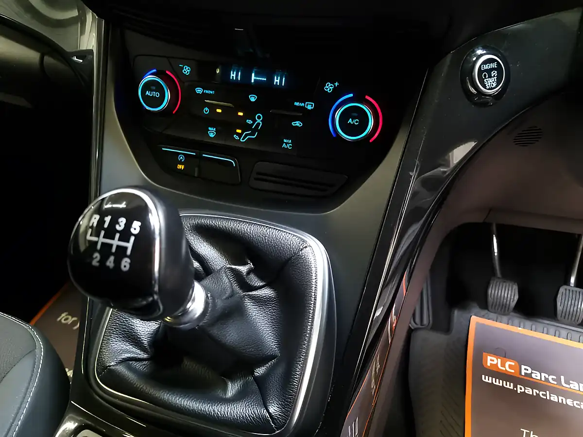 Used 2018 Ford Kuga Titanium Moondust Silver - Interior and Exterior details 18