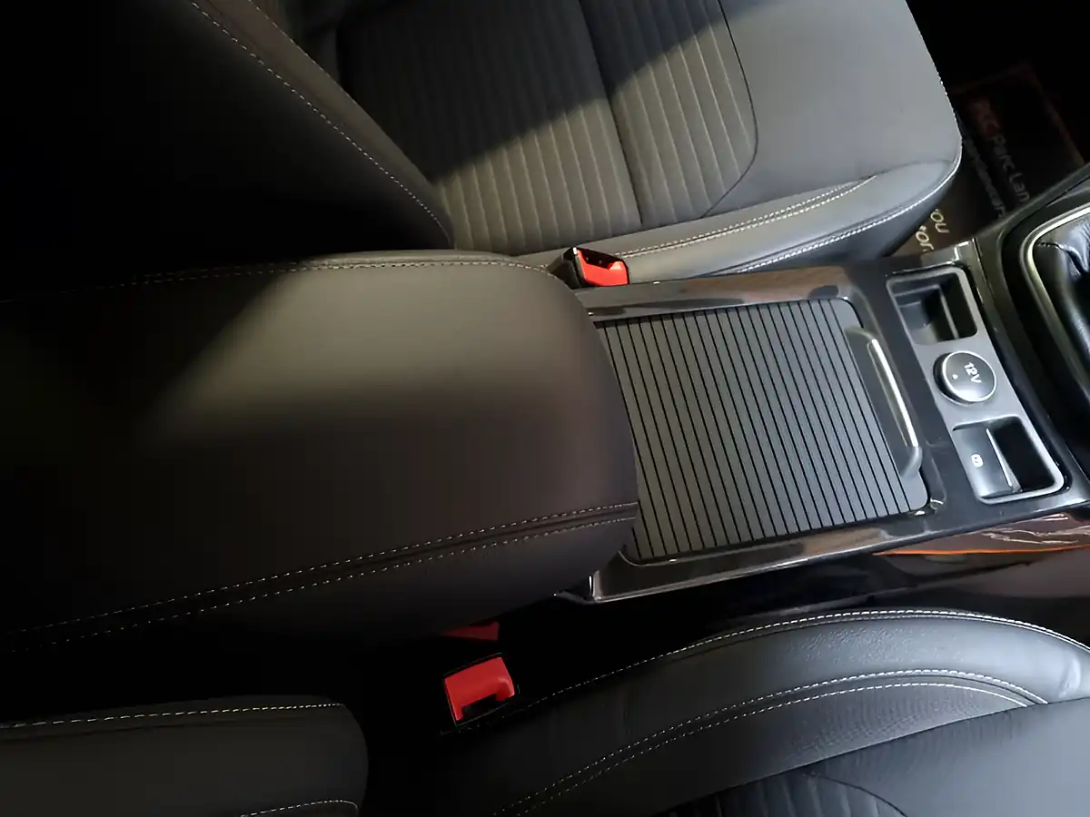 Used 2018 Ford Kuga Titanium Moondust Silver - Interior and Exterior details 19