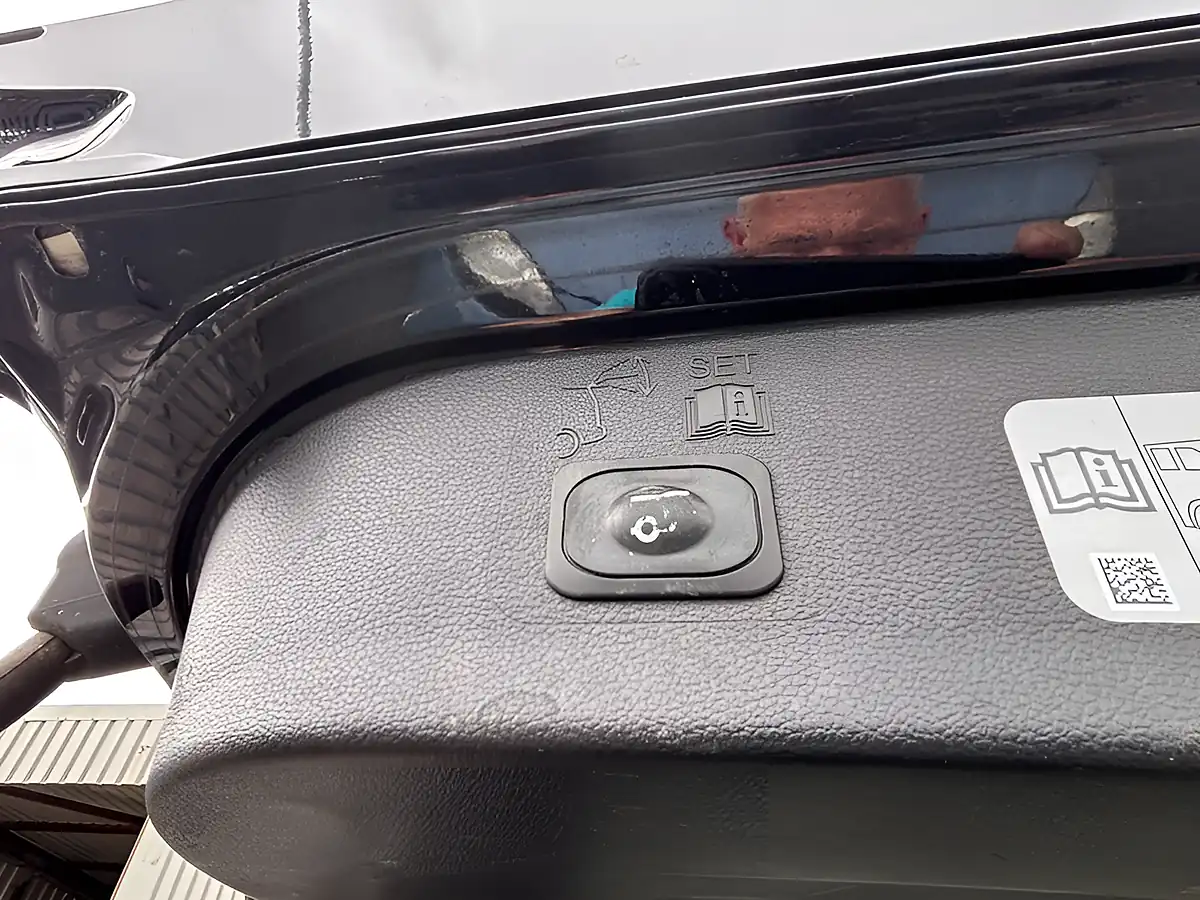 Used 2018 Ford Kuga Titanium Panther Black - Interior and Exterior details 7