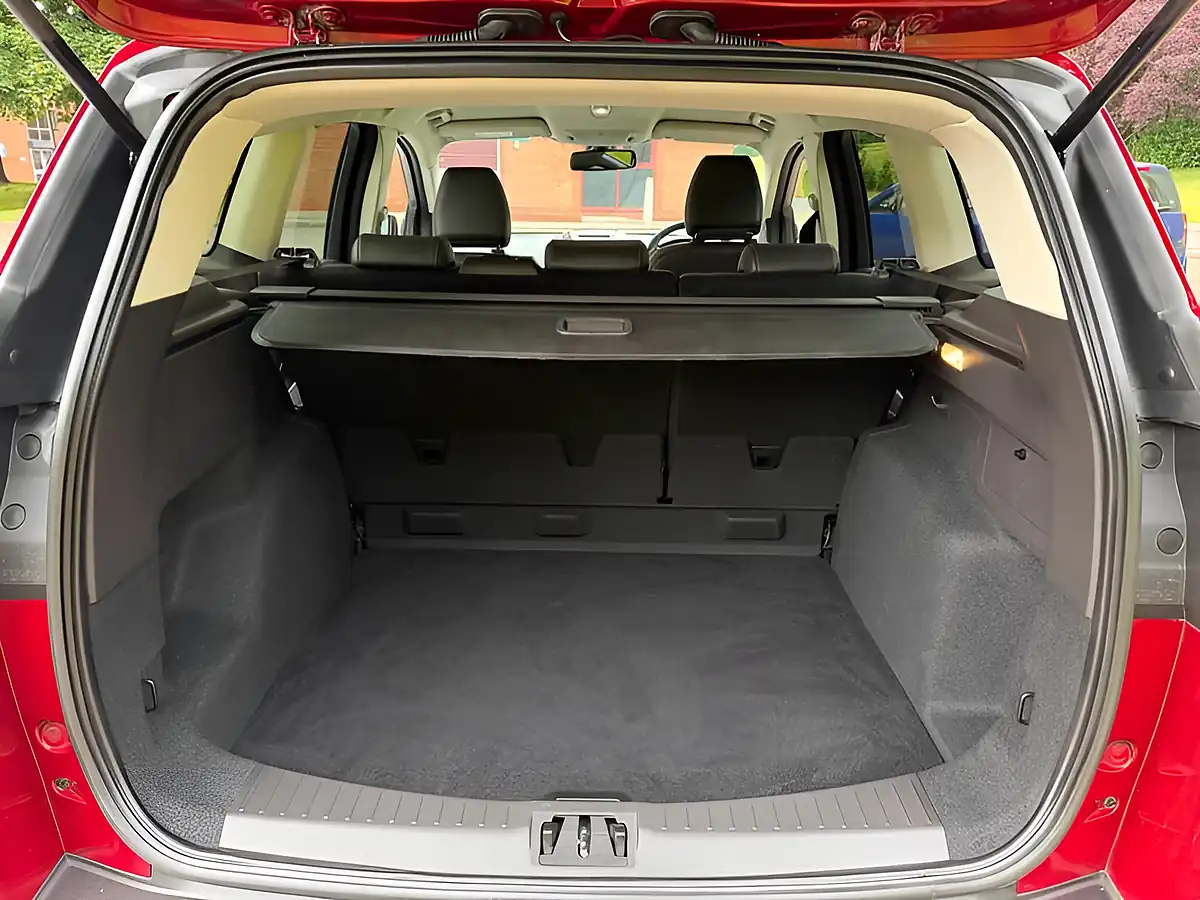 Used 2018 Ford Kuga Titanium Red - Interior and Exterior details 13