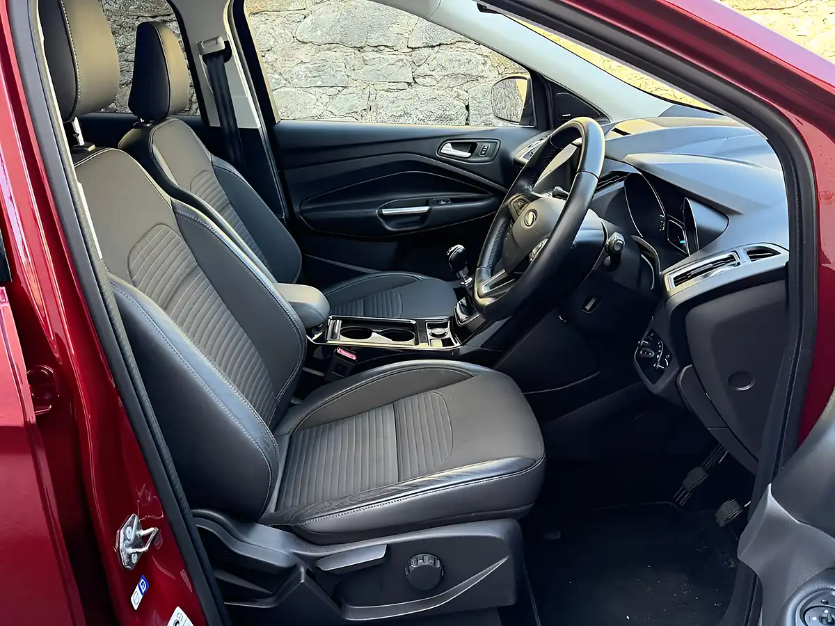 Used 2018 Ford Kuga Titanium Red - Interior and Exterior details 5
