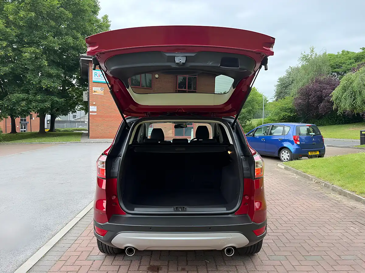 Used 2018 Ford Kuga Titanium Red - Interior and Exterior details 10
