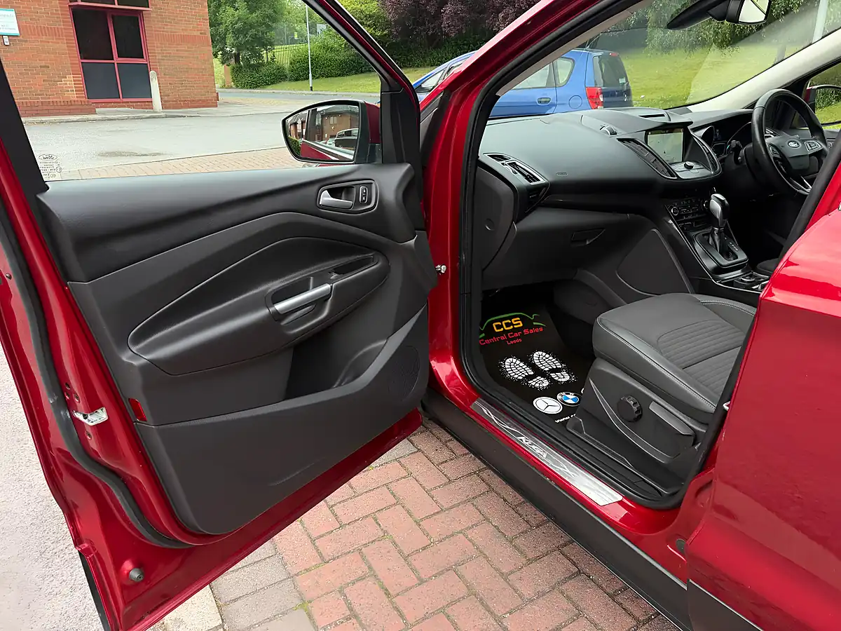 Used 2018 Ford Kuga Titanium Red - Interior and Exterior details 12