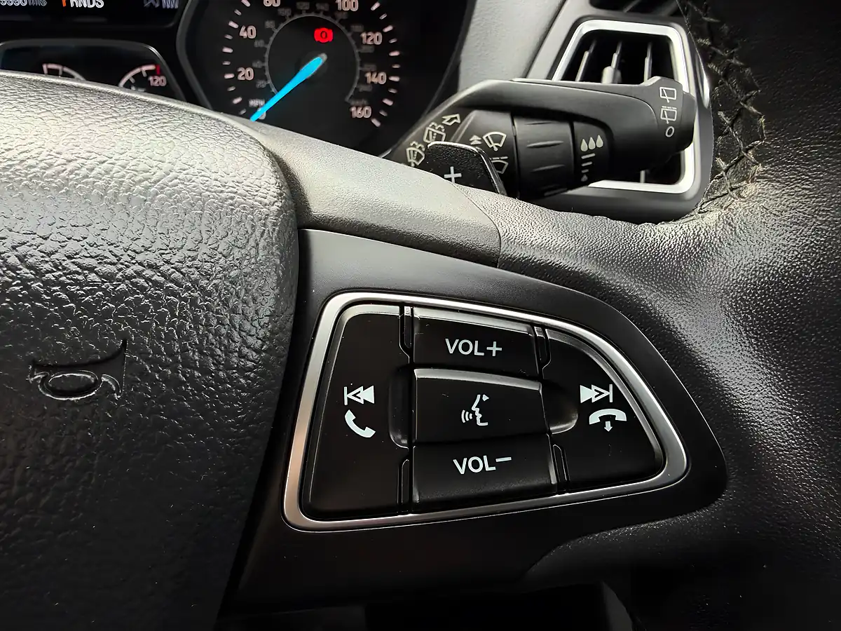 Used 2018 Ford Kuga Titanium Red - Interior and Exterior details 16