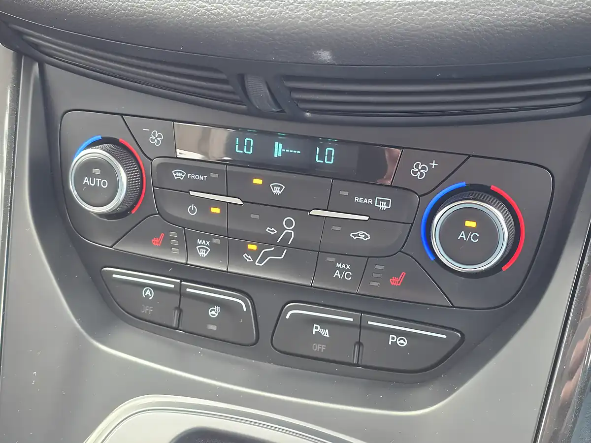 Used 2018 Ford Kuga Titanium Red - Interior and Exterior details 14