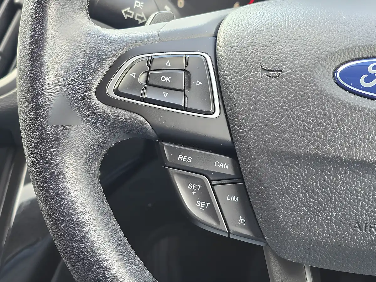 Used 2018 Ford Kuga Titanium Red - Interior and Exterior details 16