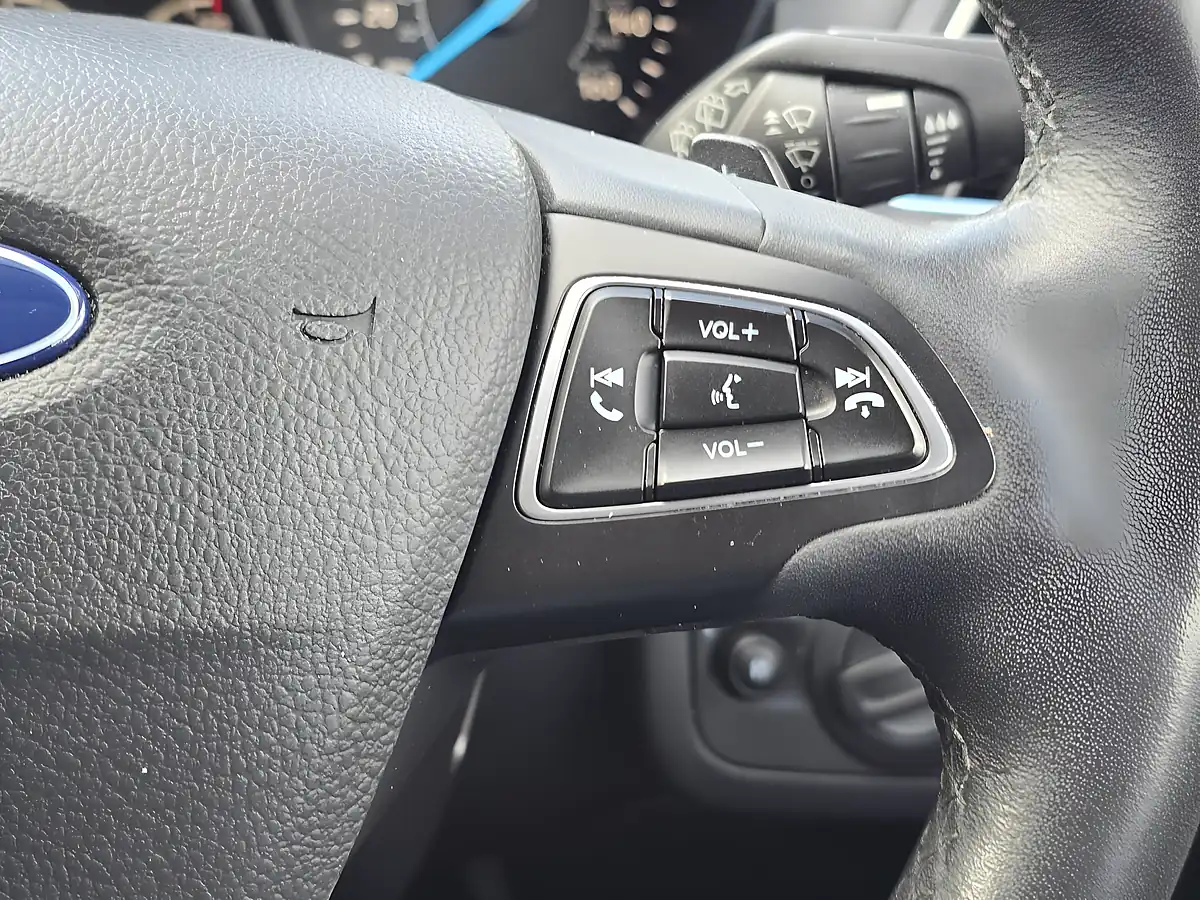 Used 2018 Ford Kuga Titanium Red - Interior and Exterior details 17