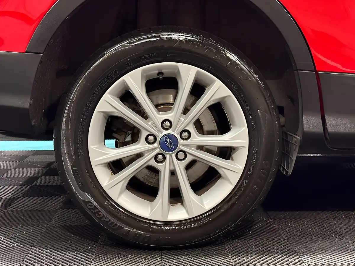 Used 2018 Ford Kuga Titanium Red - Interior and Exterior details 12