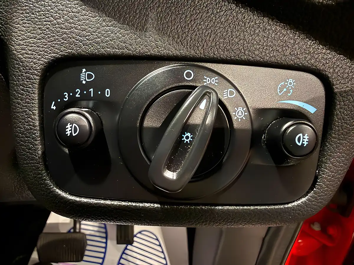 Used 2018 Ford Kuga Titanium Red - Interior and Exterior details 18
