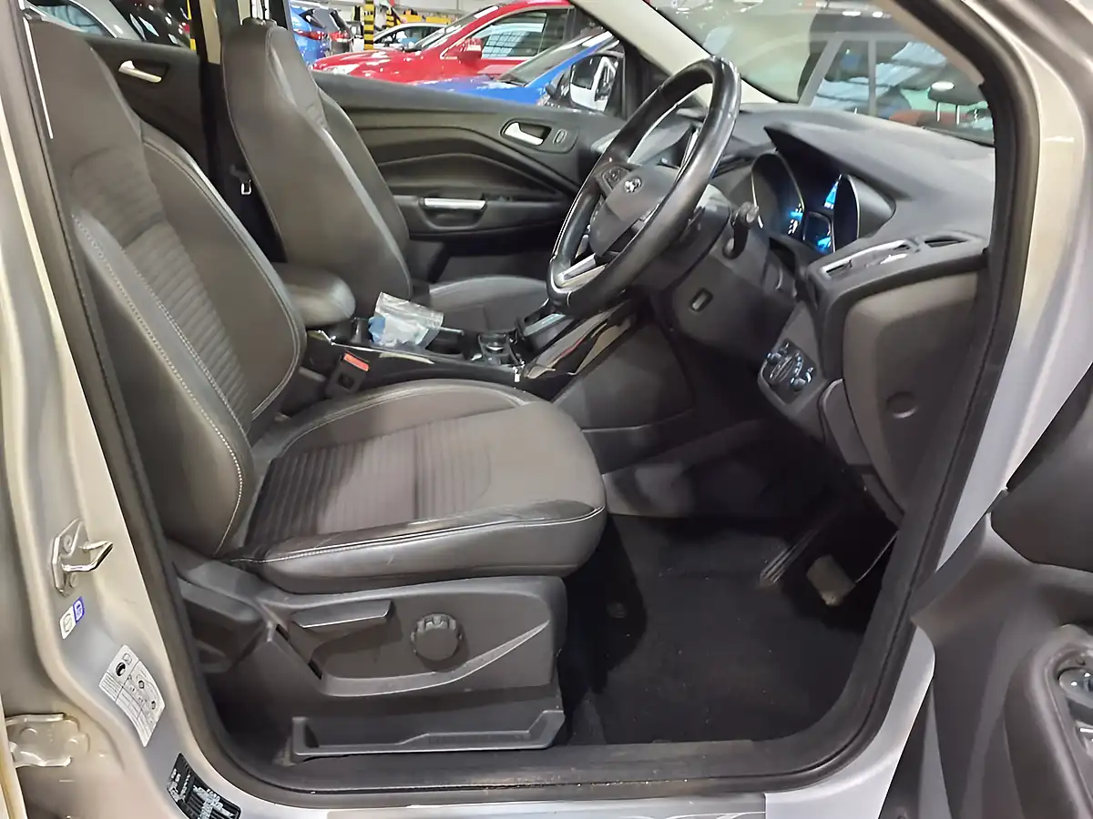 Used 2018 Ford Kuga Titanium Silver - Interior and Exterior details 5