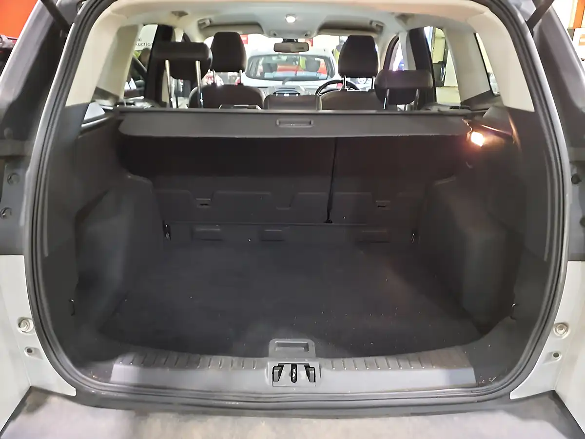 Used 2018 Ford Kuga Titanium Silver - Interior and Exterior details 7