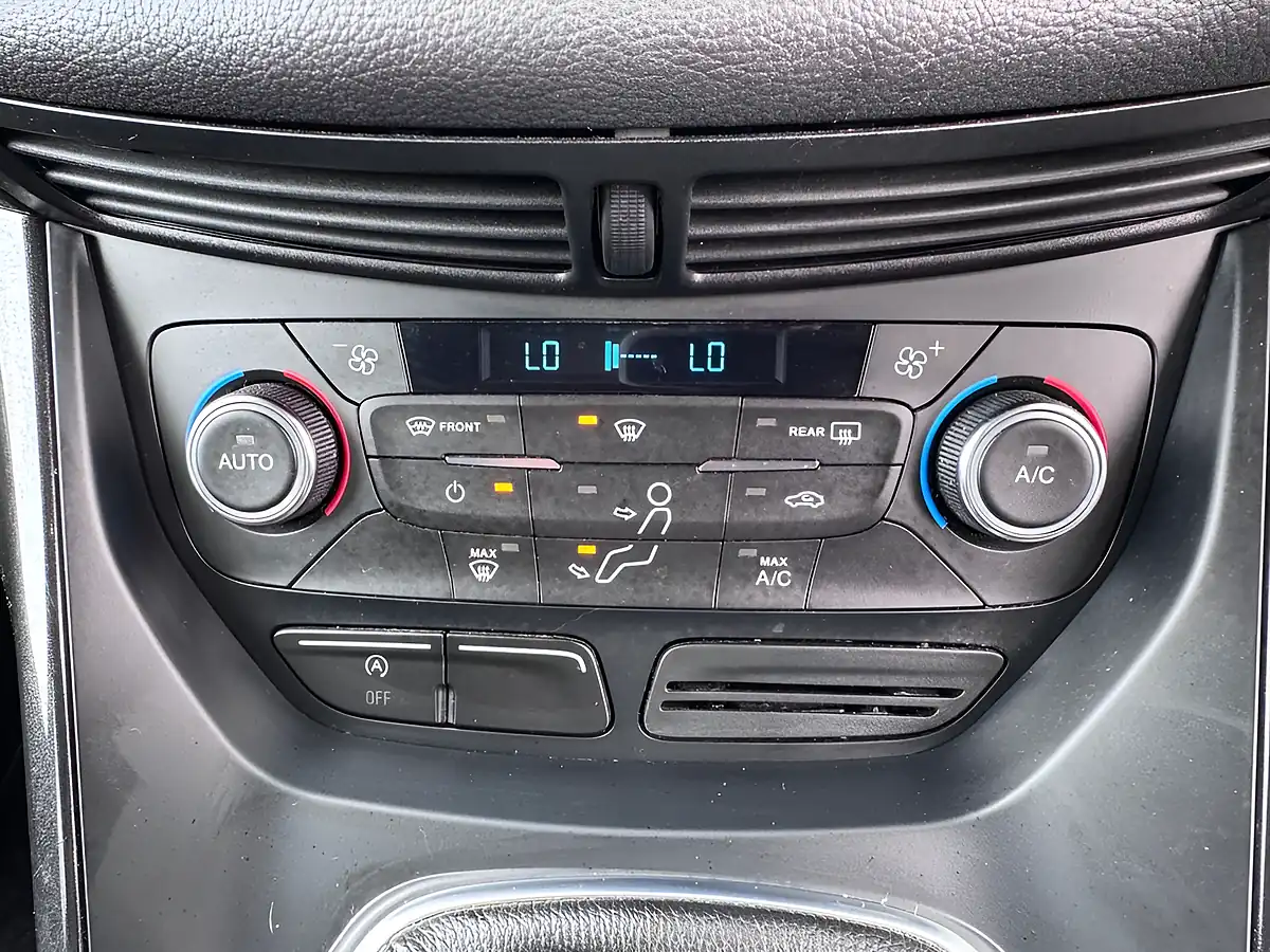 Used 2018 Ford Kuga Titanium Silver - Interior and Exterior details 17