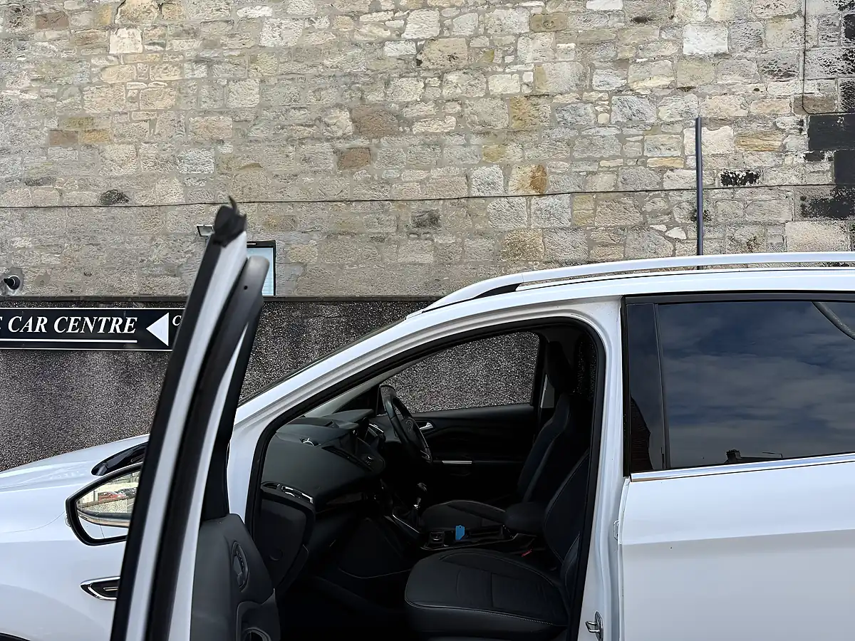 Used 2018 Ford Kuga Titanium White - Interior and Exterior details 10
