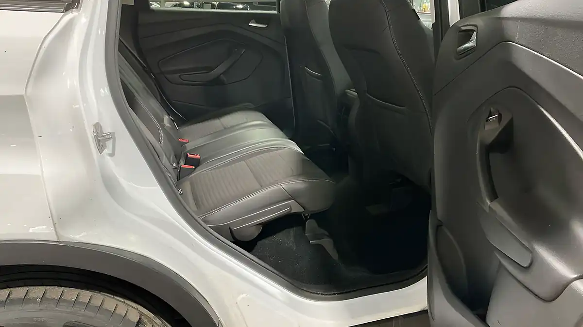 Used 2018 Ford Kuga Titanium White - Interior and Exterior details 10