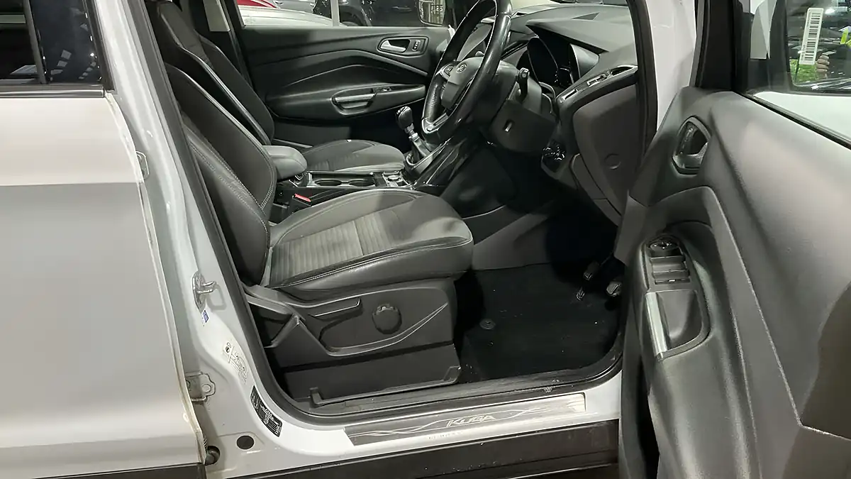 Used 2018 Ford Kuga Titanium White - Interior and Exterior details 11