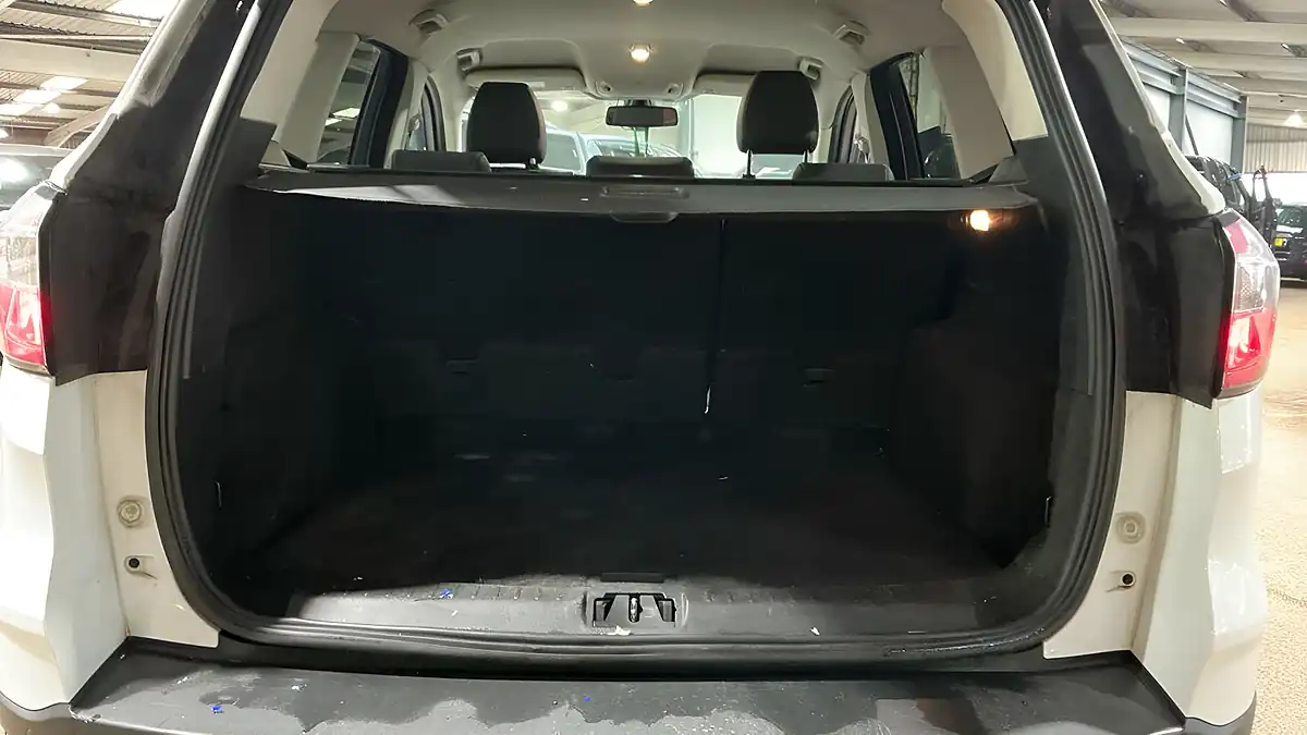 Used 2018 Ford Kuga Titanium White - Interior and Exterior details 9