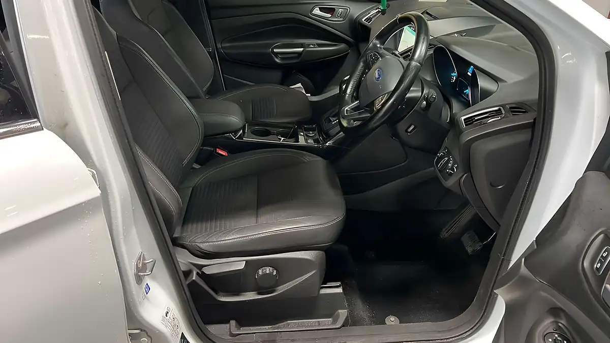 Used 2018 Ford Kuga Titanium White - Interior and Exterior details 10