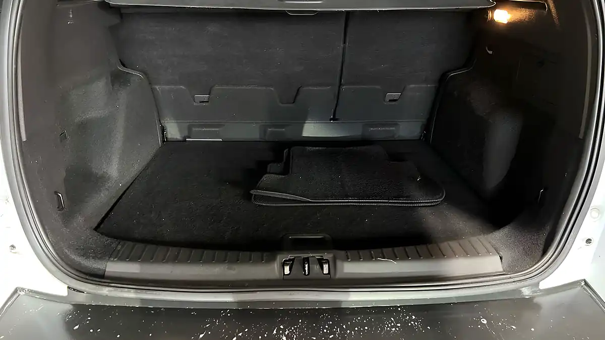 Used 2018 Ford Kuga Titanium White - Interior and Exterior details 12